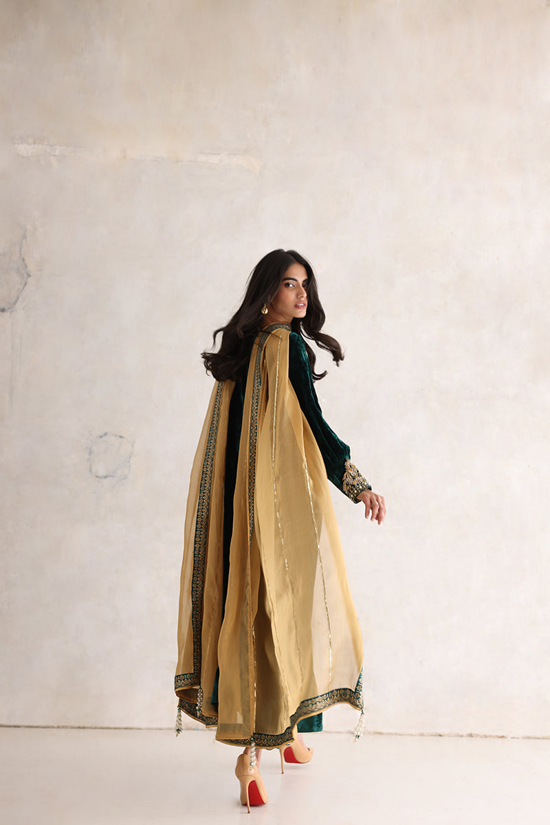 Sana Abbas Designer – Sana Abbas Global